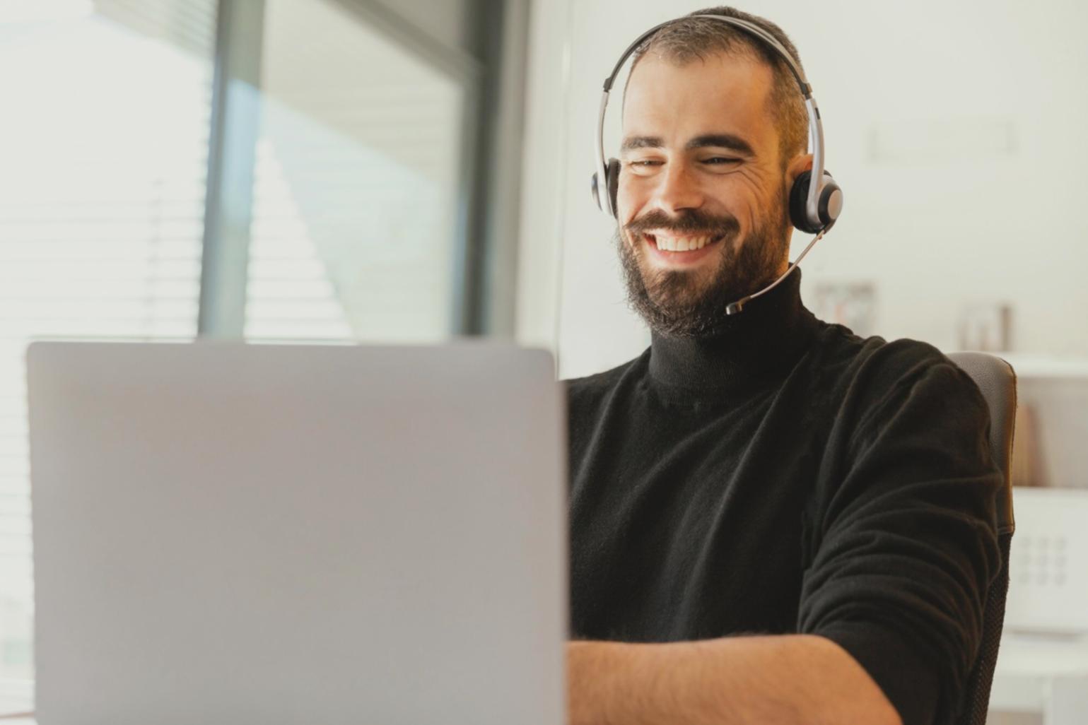 Espace de formation avec équipements informatiques